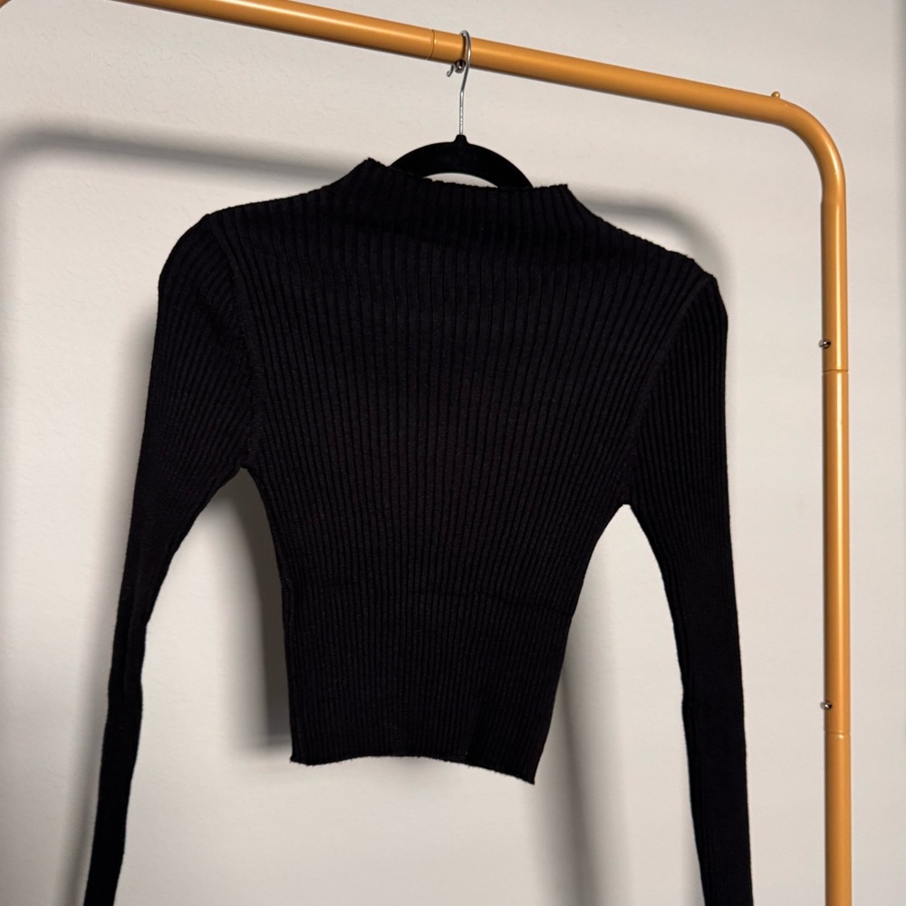 SHEIN Black Ribbed Crop Top